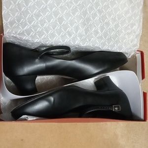 CAPEZIO DANCING SHOES